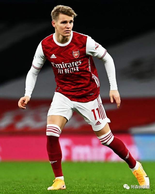 中场球员如何提升调度能力？（中场调度能力如何进阶？）