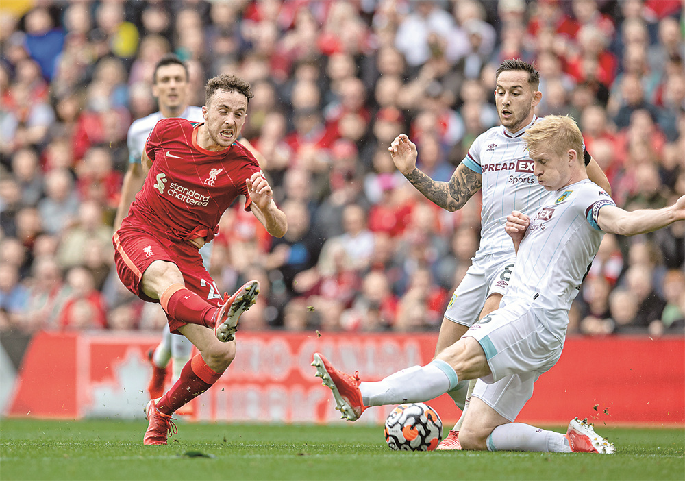 马卡：门迪复出展现出色状态，皇马若踢五后卫将有他位置（马卡报：门迪复出状态上佳，若皇马踢五后卫他将占一席之地）