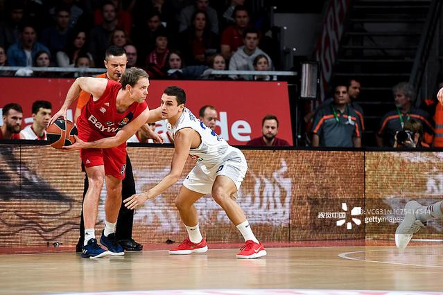 连输米兰马竞，齐沃赛后在更衣室与马洛塔和奥西利奥紧急开会（不敌米兰与马竞后，齐沃赛后更衣室紧急与马洛塔、奥西利奥会谈）