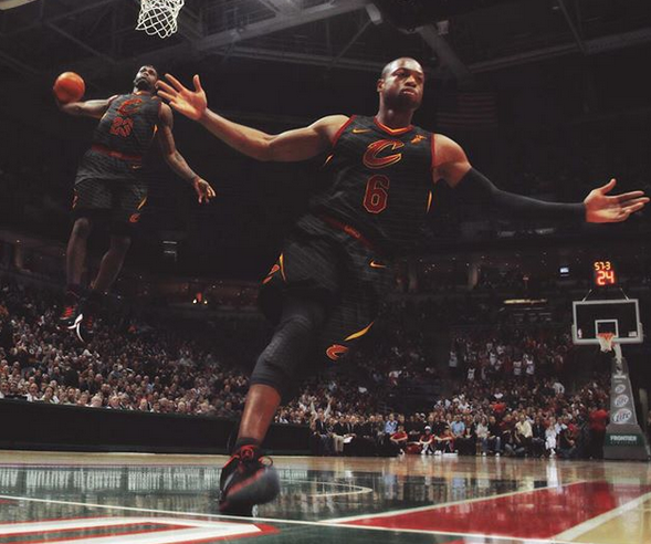 马德兴：中国足球受冷遇因成绩没突破，地方超火爆是大众怒其不争（马德兴：国足成绩难破局致整体遇冷，地方热度高因球迷恨铁不成钢）