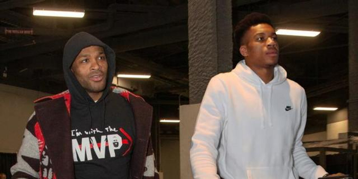 J1联赛2025年度最佳阵：相马勇纪、田中聪入选，2名外援在列（J1联赛2025最佳阵容揭晓：相马勇纪、田中聪上榜，两名外援入围）