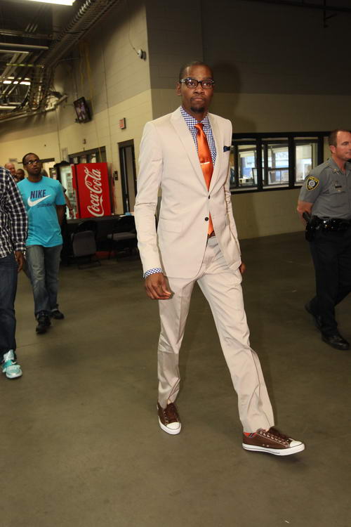 今晚能否再取胜？拜仁近10次与圣保利交手取9胜1负（近10战9胜1负，拜仁今晚再战圣保利能否延续胜势？）