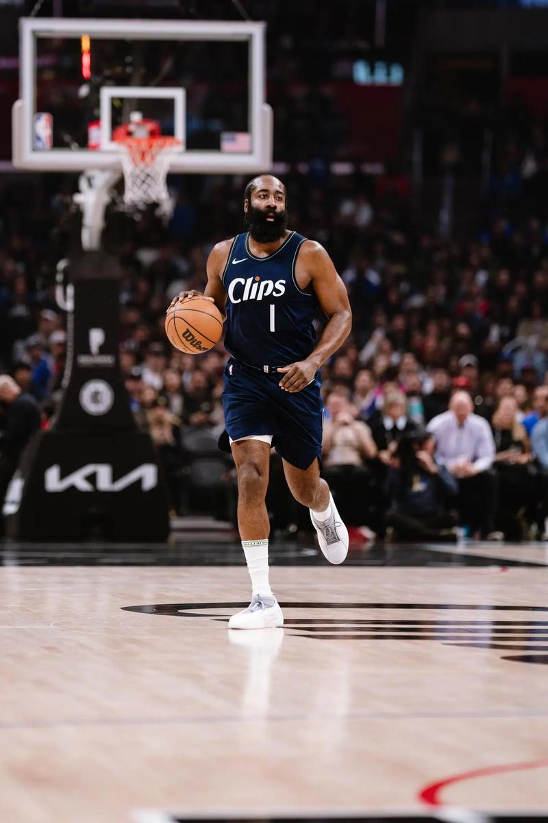 太阳报：经纪人打官司需哲凯赖什作证，枪手拒放行致庭审延期（太阳报：阿森纳拒放哲凯赖什出庭，代理人官司被迫延期）