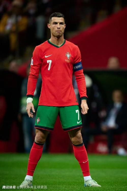 英超战报：沃特金斯、范黑克均双响，布莱顿3-4阿斯顿维拉（英超综述：沃特金斯与范黑克梅开二度，维拉4-3客胜布莱顿）