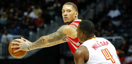 中场核心连续送出致命直塞（中场核心连番送出致命直传）