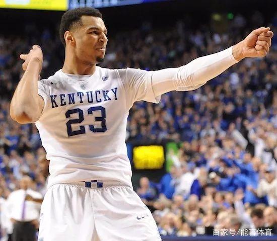 总价超百万!国羽世界冠军夫妇一周连办三场婚礼,将合体登跨年晚会（一周三场婚礼耗资逾百万元，国羽世界冠军伉俪将携手亮相跨年晚会）