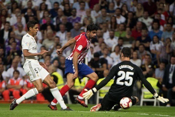 瓜帅：我们要拿98分才能英超夺冠；与摄影师冲突后马上道歉了（瓜帅：英超夺冠需拿到98分；与摄影师冲突后已迅速道歉）