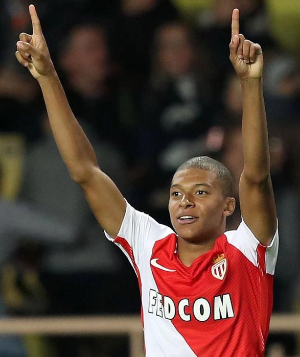 林良铭庆祝足协杯夺冠：冠军终归北京，国安是冠军！（林良铭欢庆足协杯问鼎：冠军归京，国安捧杯！）