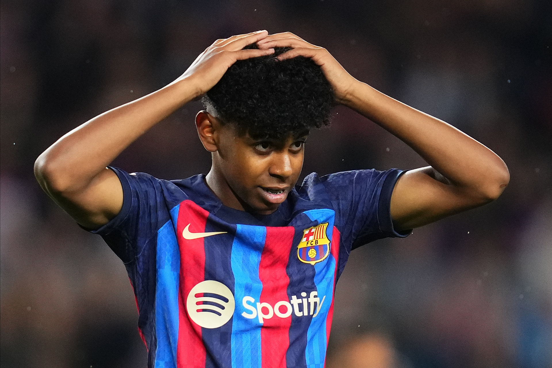 巴塞罗那对阵奥萨苏纳：决定哈维·阿隆索命运的周末（巴萨迎战奥萨苏纳：哈维·阿隆索命运走向的关键周末）