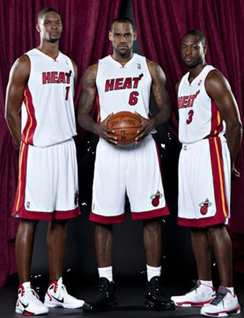 当选11月最佳球员，瓦尔迪是意甲首位获此殊荣的英格兰球员（瓦尔迪当选11月最佳，成意甲首位获此荣誉的英格兰球员）